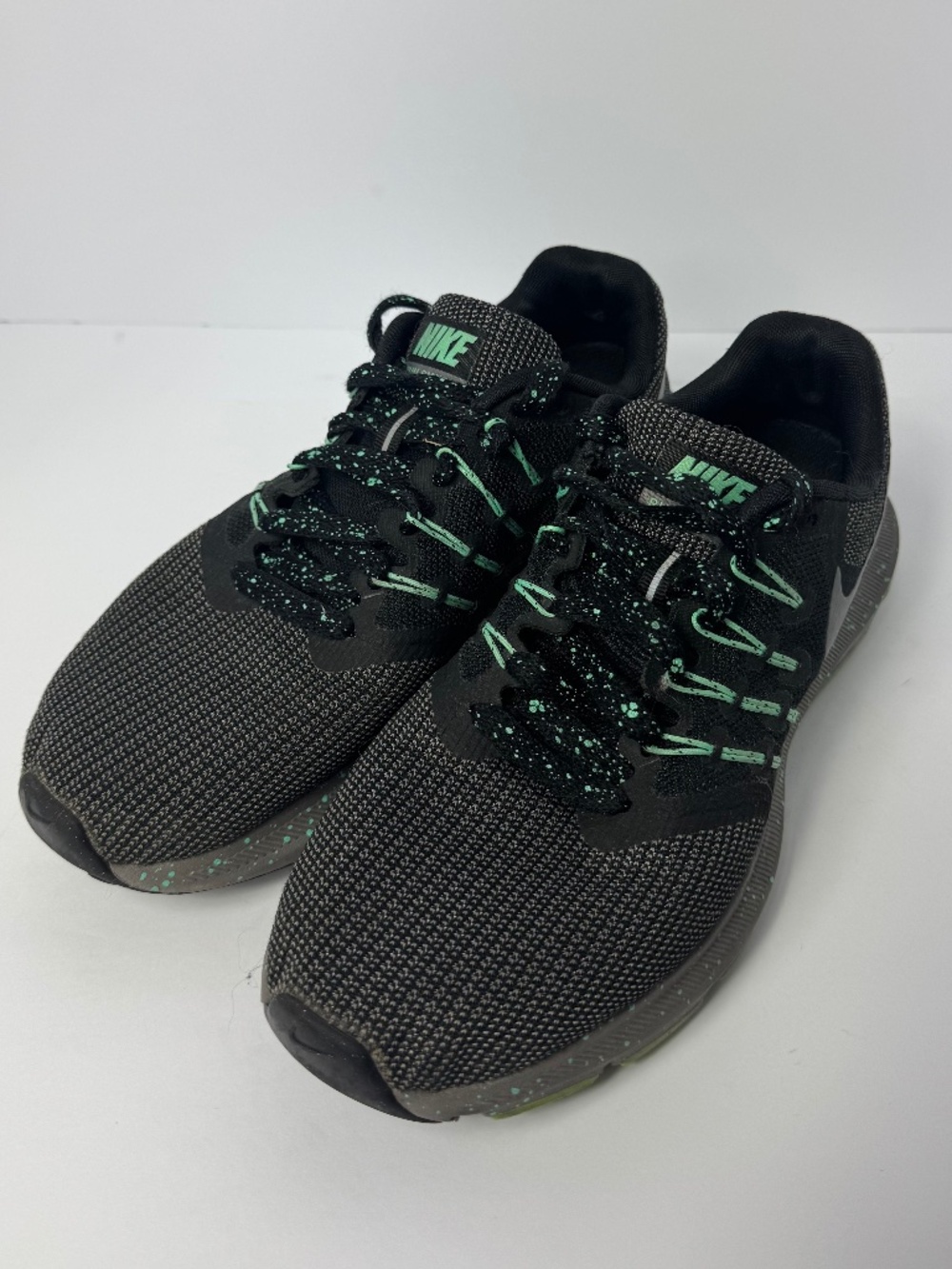 Nike Run Swift SE Black w/ Mint Green Accents Women's size 6.5